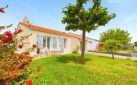 Une sympathique maison de vacances aux volets bleus